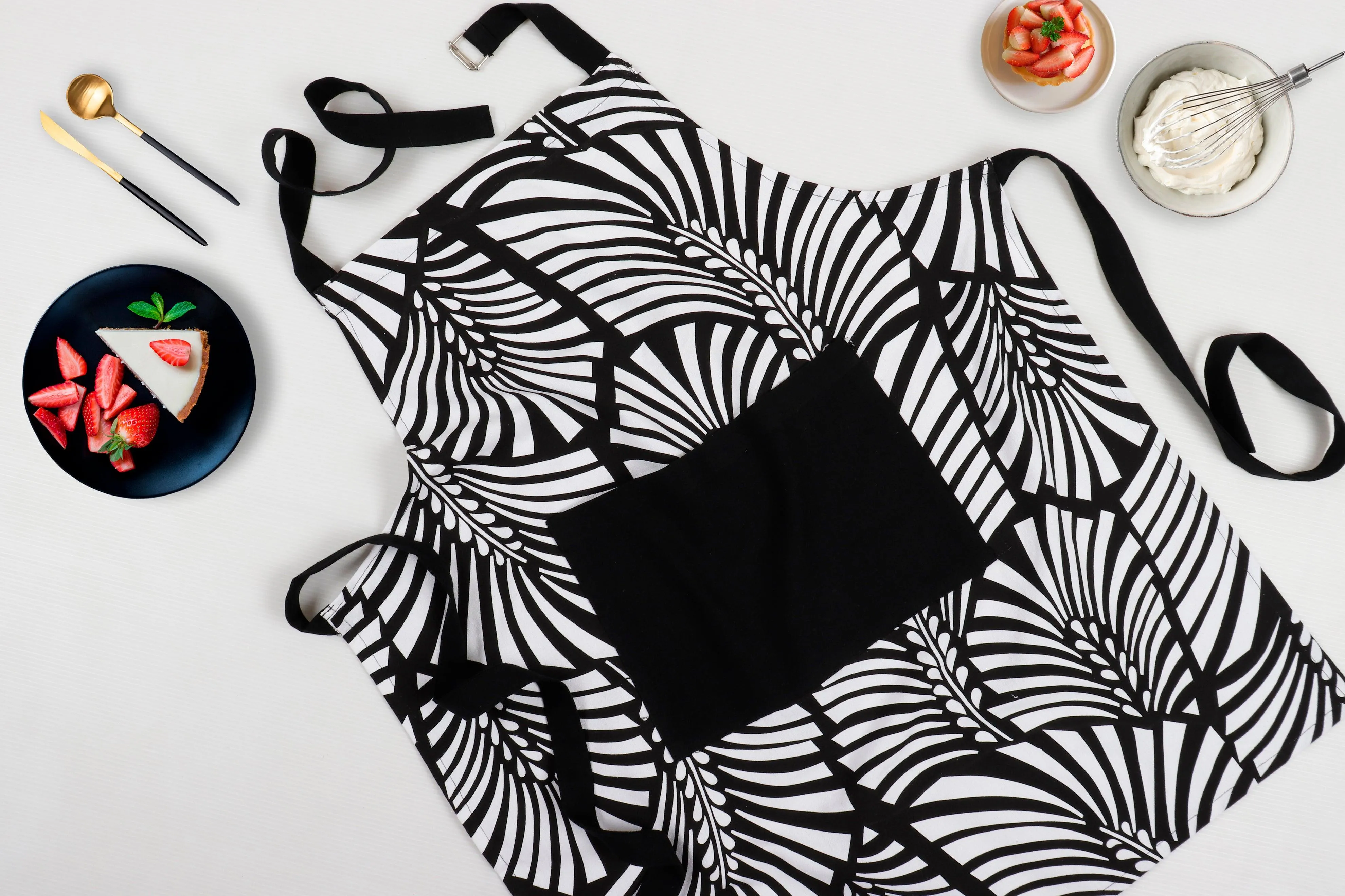 Cotton Black Zebra With Solid Pocket Free Size Apron Pack Of 1